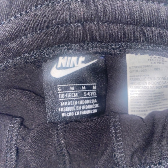 Nike Drawstring Shorts - Picture 2 of 3